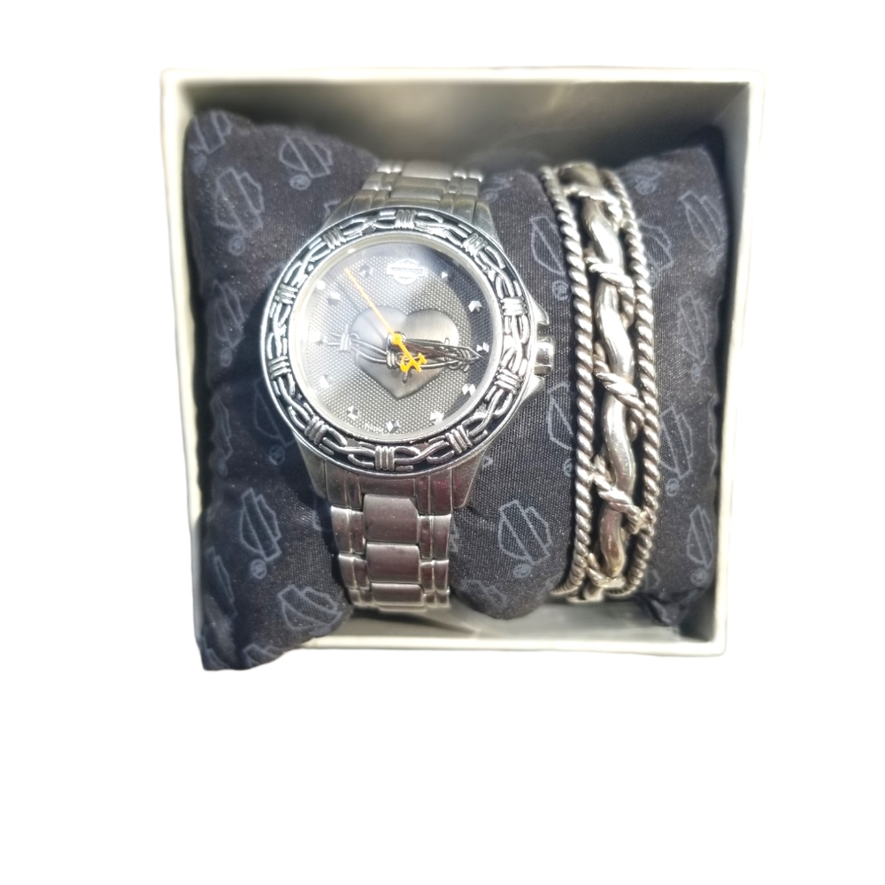 Womens Harley Davidson barbed wire and heart Bulova watch NWOT w bracelet